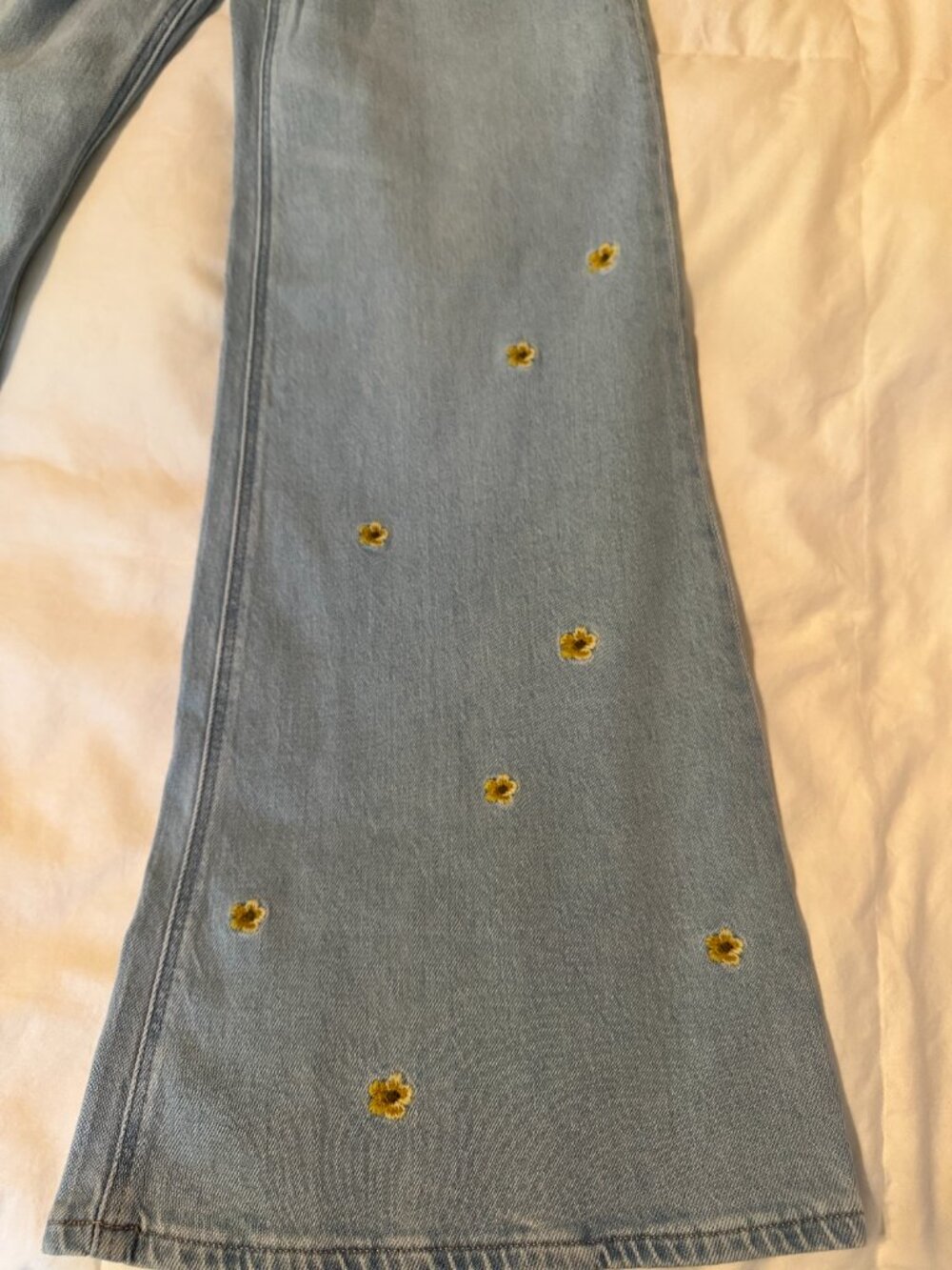 American Eagle Low Rise Embroidered Floral Flare Jeans Size 4 Light Wash NWOT - Picture 4 of 15